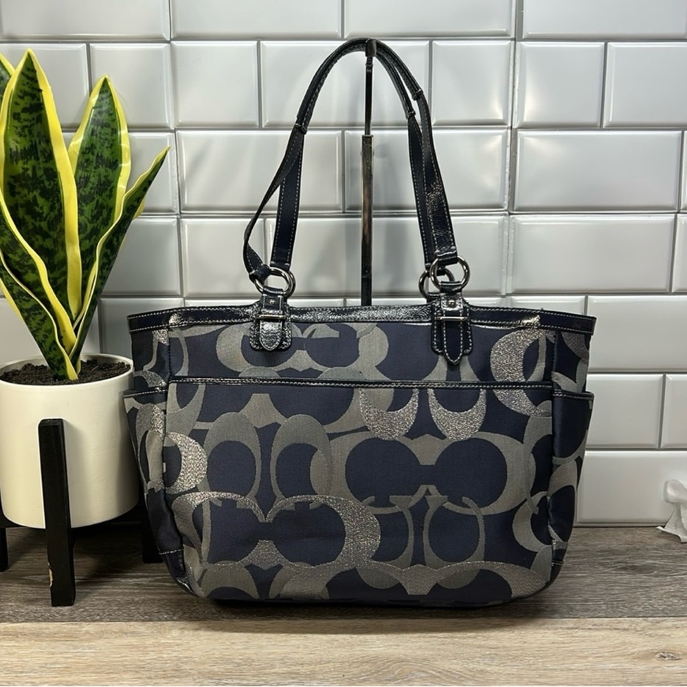 Coach Gallery Optic Navy Shoulder Bag in GUC! - Picture 2 of 9